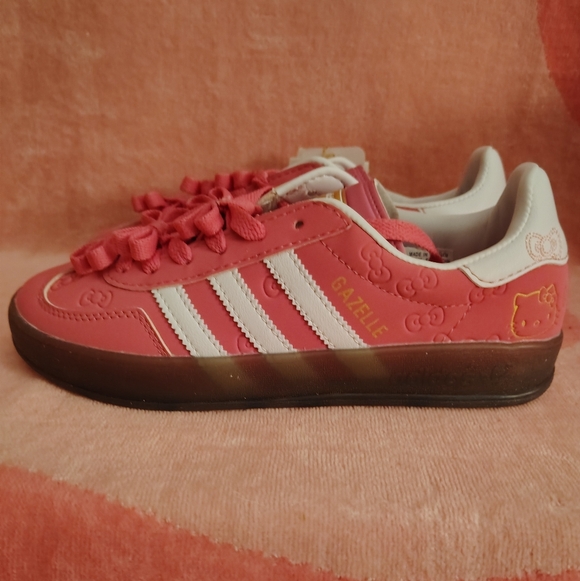 EXCLUSIVE - Hello Kitty 50th Anniversary Women's Adidas Sneakers - (7 1/2 US) - Picture 11 of 12